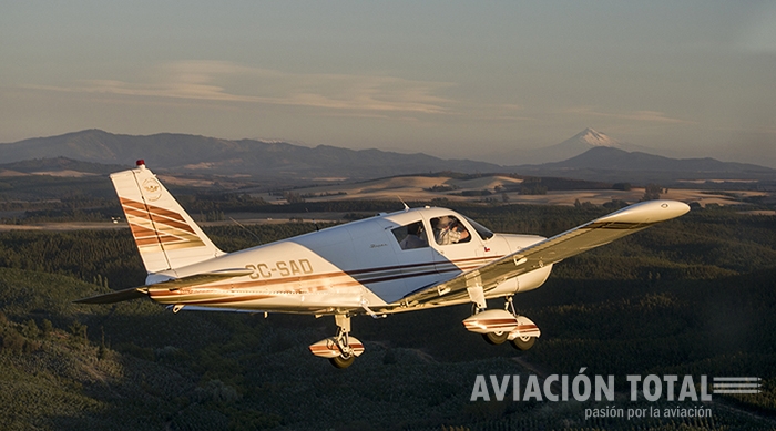 Piper Cherokee volando por el sur de Chile